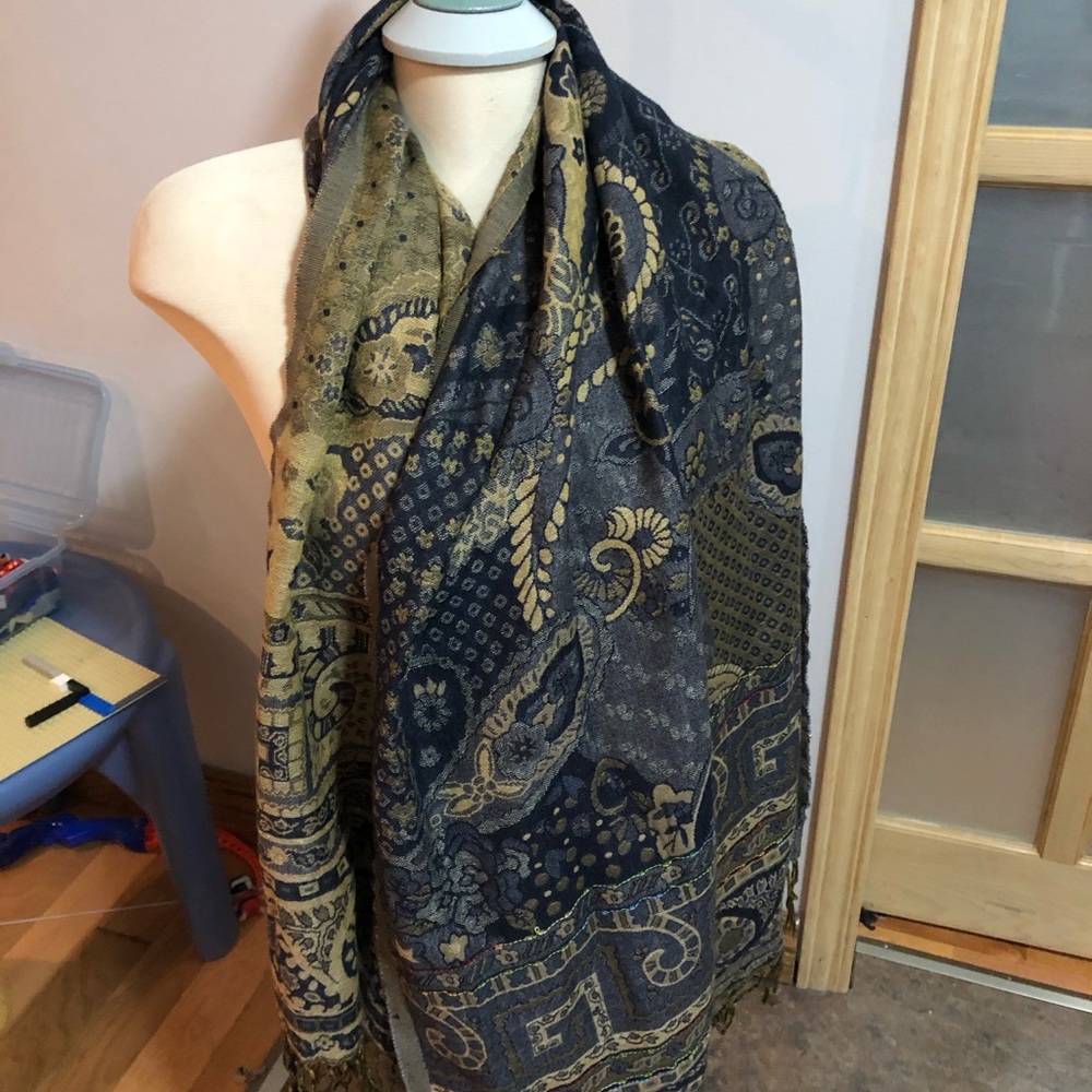 Black and yellow long scarf